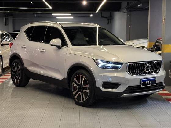 VOLVO XC40 1.5 T5 RECHARGE MOMENTUM GEARTRONIC